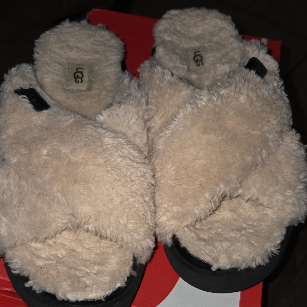 UGG Fluffy Cream Crossband Slippers